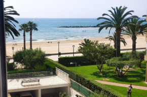 Apartamento recién reformado en primera línea con vistas a la playa de la Almadraba